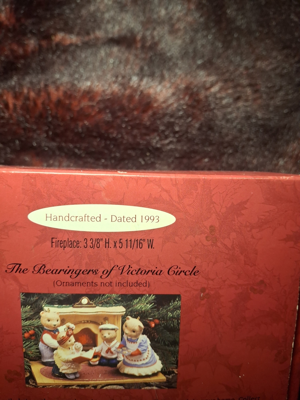 The Bearingers of Victoria Circle Fireplace Figurine Set - Red